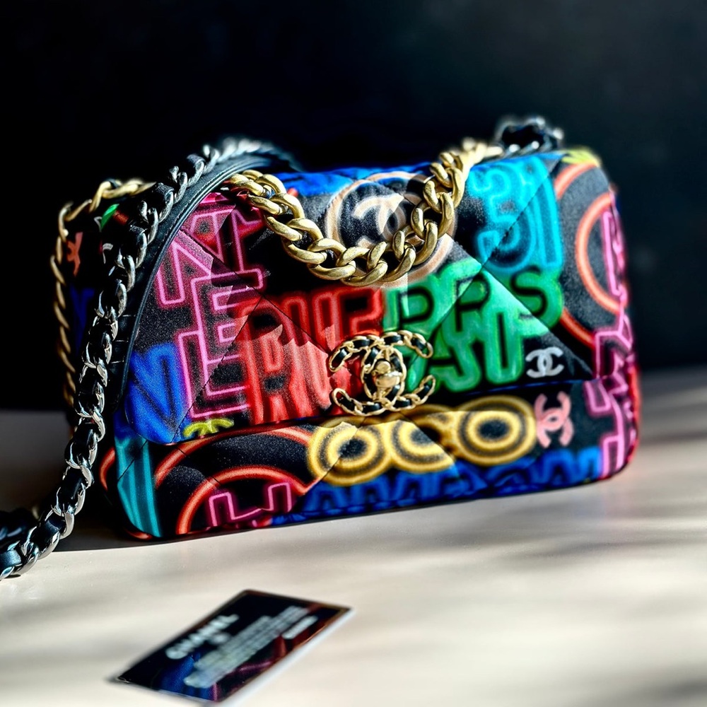 CHANEL 19 MEDIUM FLAP BAG – 21S COLLECTION